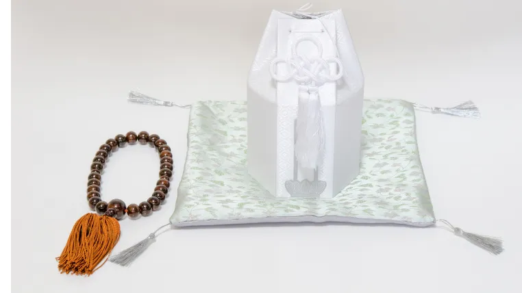 骨壺、骨袋の写真